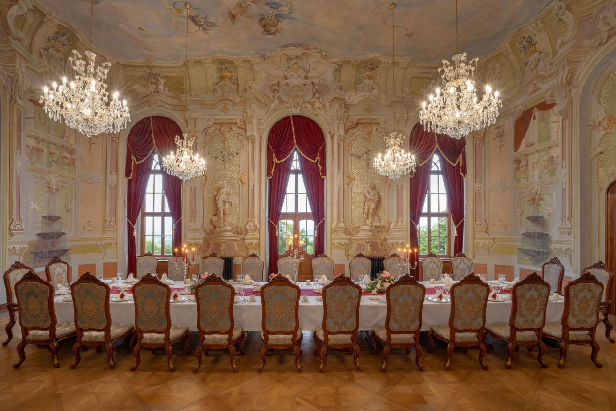 Galicia Nueva, Castle Hotel Лученец Экстерьер фото