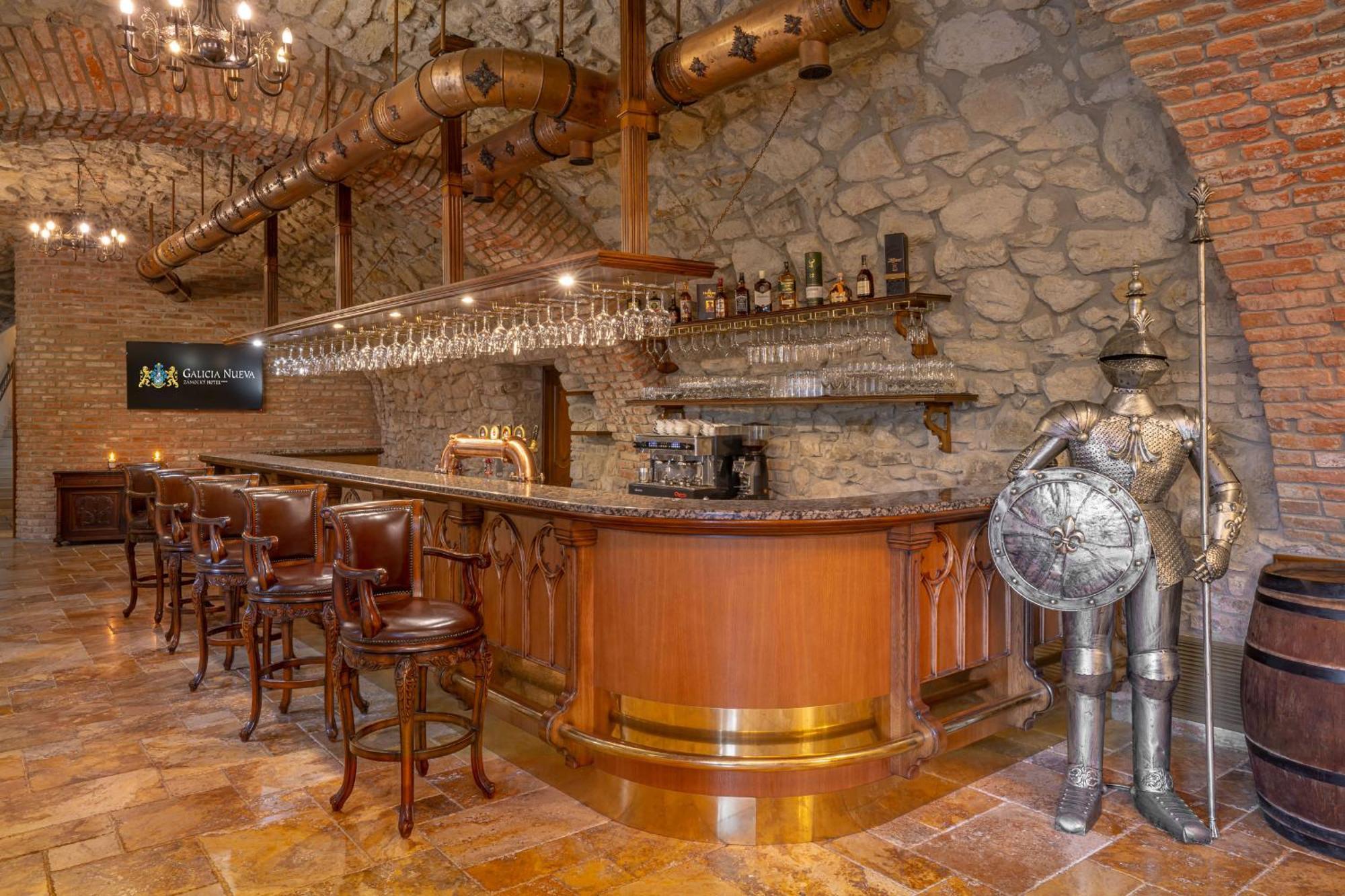 Galicia Nueva, Castle Hotel Лученец Экстерьер фото